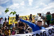Abrao ao Mineiro em protesto contra a Stock Car na Pampulha